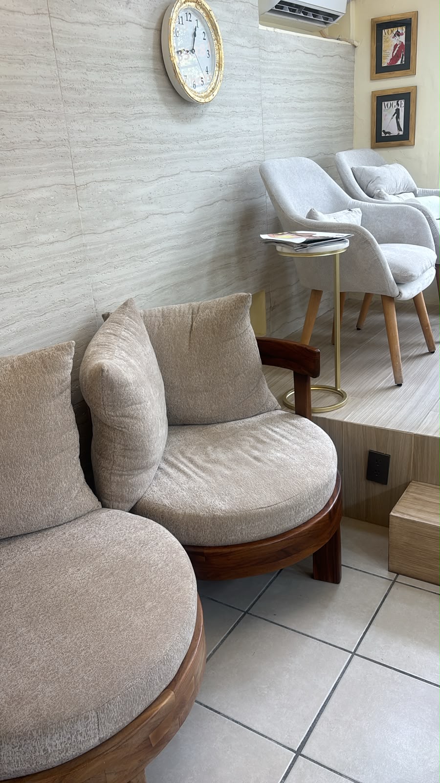 Lounge interior Holy Chic Beauty Rituals, salón de belleza Providencia Guadalajara