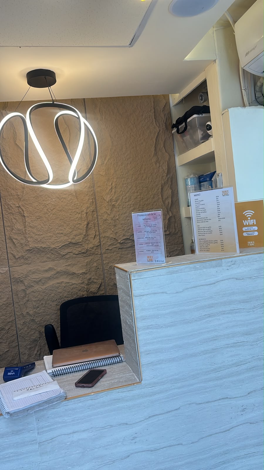 Recepción Holy Chic Beauty Rituals, salón de belleza Plaza Arcos Providencia Guadalajara