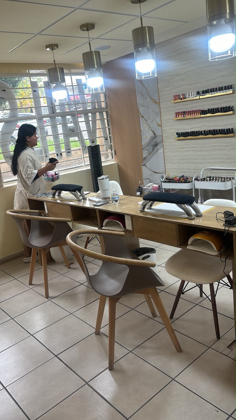 Manicure gelish uñas acrílicas Holy Chic, salón de uñas Providencia Guadalajara